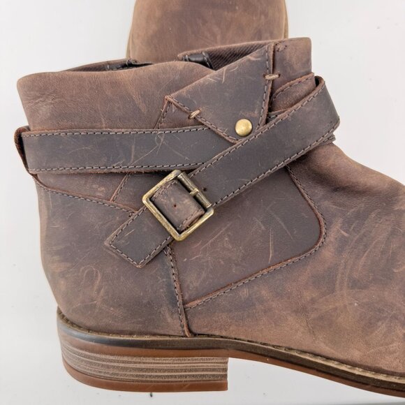 This is a Clarks Camzin Dime dark brown leather ankle boot Size 10 - Picture 7 of 9